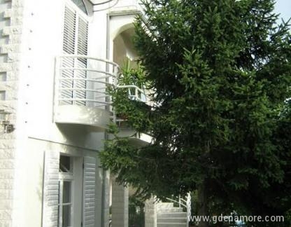 Apartmani Gunjajevic, Privatunterkunft im Ort Djenović, Montenegro